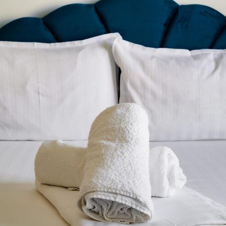 Luxury Suite Alezzi Beach Apartment Piscina Incalzita Sauna Jacuzzi Parking Нэводари Экстерьер фото