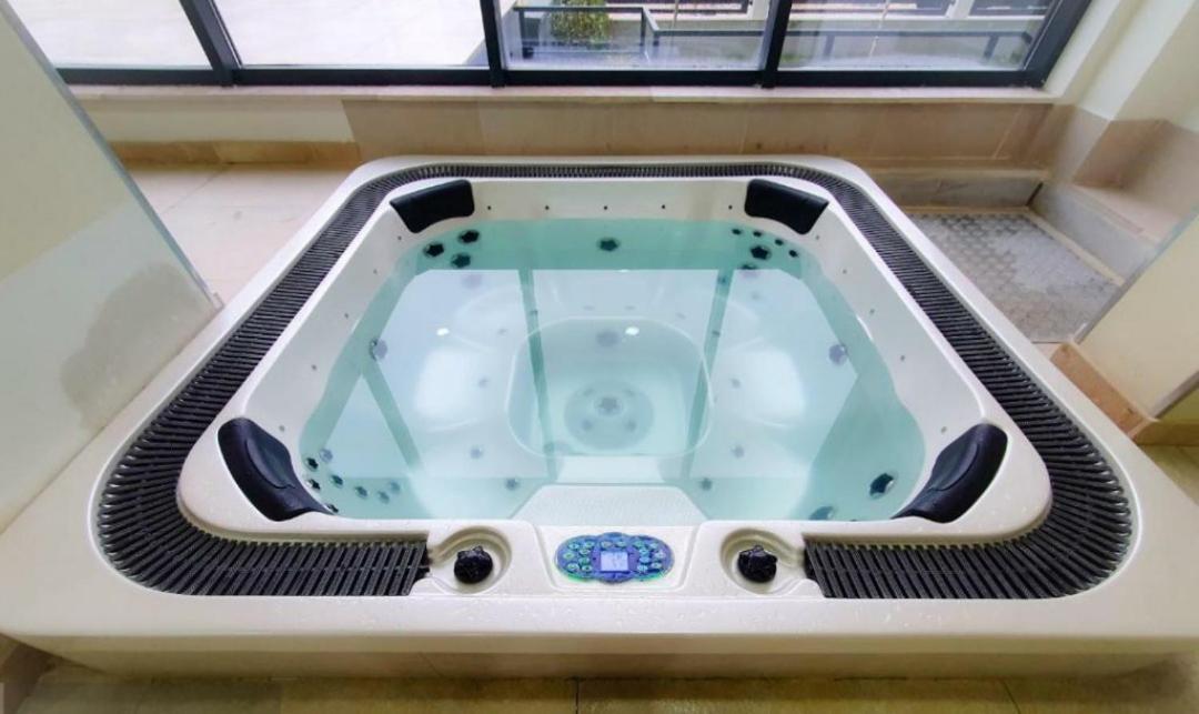 Luxury Suite Alezzi Beach Apartment Piscina Incalzita Sauna Jacuzzi Parking Нэводари Экстерьер фото